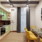 Avangard Shashkevycha 3 Apartman *